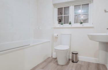 Leeds 4-bed house - hot tub, parking & games - Foto 45