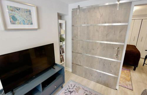 Downtown DC Awaits with Parking Permit - Foto 11