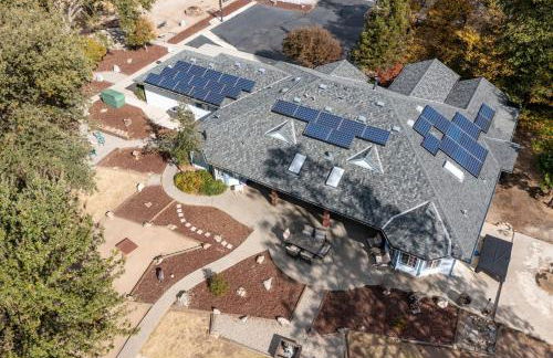 Oak Pond Retreat Stocked pond/pool table/BBQ Grill/EV Charger - Foto 48