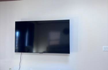 Luxury 3 BedRoom Apartment with Private Entrance plus Free Parking - Foto 10