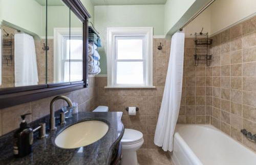 Charming Historic 4 bed -Nearby Eats, Brewery, Shops, Park - Foto 22