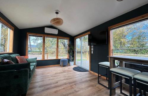 Cozy Covelo Tiny Home - Hot Tub & Oaks - Foto 8