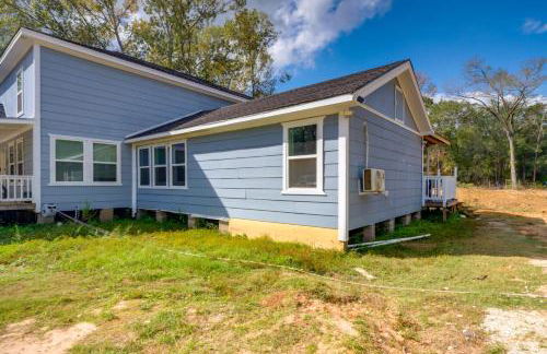 10 Mi to Lake Conroe Couples Retreat with Porch! - Photo 21