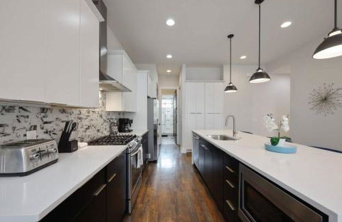 Two Townhomes - Hot Tubs and Rooftop Balconies - Foto 78