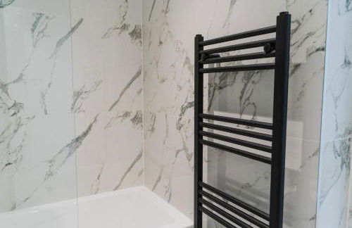 Modern Entire Unit 3BR, 3BA, balcony, 86inch TV - 15mins to city - Foto 24