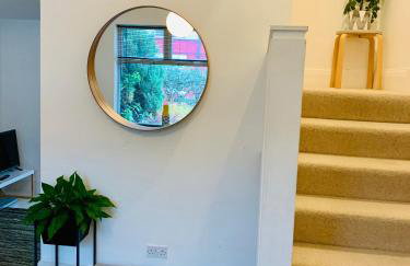 Stylish comfortable home with free parking - Foto 36
