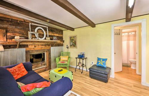 Rustic Hideaway with Fire Pit Less Than 1 Mi to River! - Foto 4