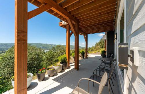 River & Garden View Suite of Kalama Oaks Lodge - Photo 6