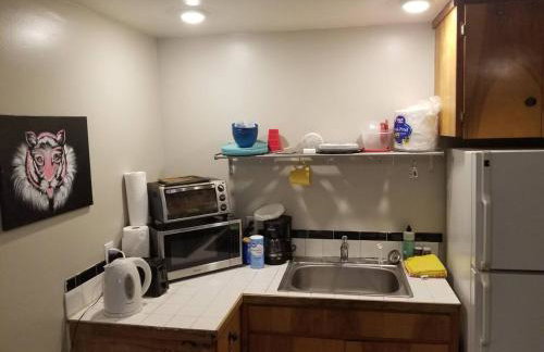 Central 2 bedroom unit with 3 beds and 3 large TVs - Photo 16