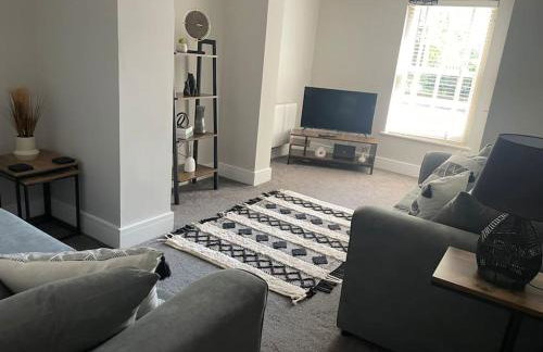 Oak House by ShortStays4U A Modern 3Bedroom Townhouse with free parking in town! - Foto 3