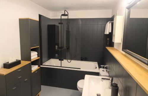 Cozy-Stay II, 2-Room Flat for Vacation & Messe, Düsseldorf, Perfect Connectivity - Foto 13