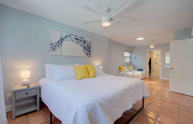 Steps to Beach Heated Pool - Foto 13