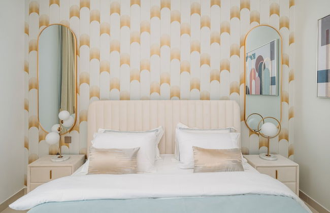 New! Luxurious Stay Dubai Creek Balcony & View - Photo 7