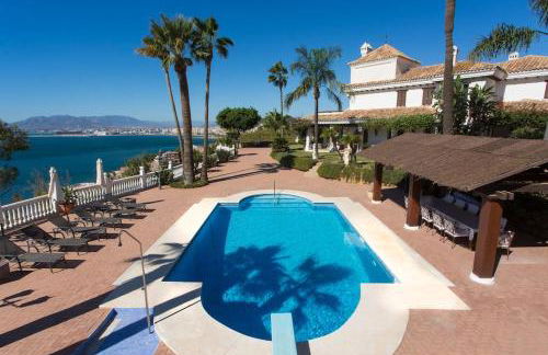 Andalusian villa on the sea and the bay of Malaga - Photo 1