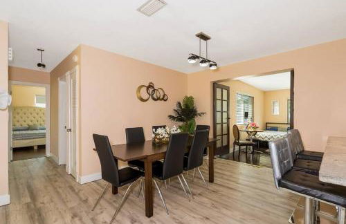 Tranquil Retreat with HEATED POOL Minutes to the Beach - Foto 35