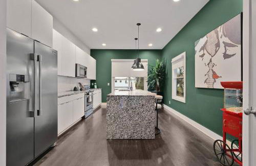 Modern Luxe Townhome with Rooftop Cinema - Foto 49