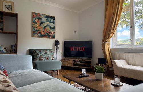 Caterham 3 Bed House, Free on street Parking - Photo 15