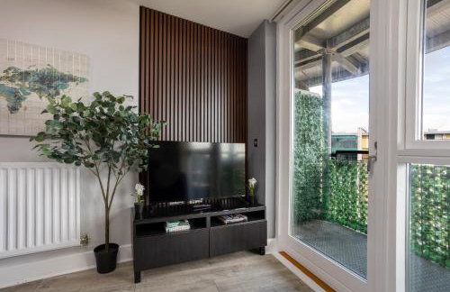 Vista Verde - Luxury City Penthouse 2BR - Sleeps up to 6 - Parking - Photo 13