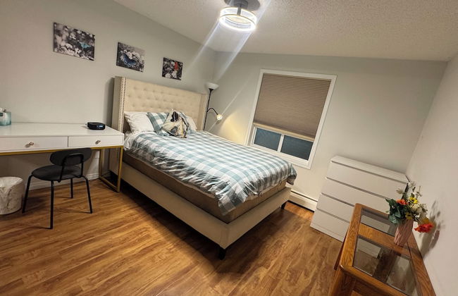 MainFloorCondo CozyFurnished Independent - Photo 10