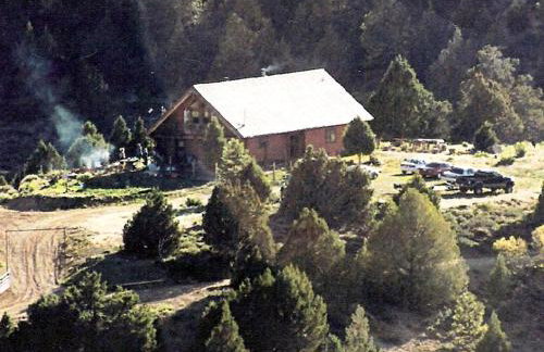 Spacious, Inviting Log Cabin Encircled by Wildlife in Utah - Foto 1