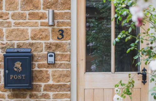 Climbing Rose Cottage - Dog Friendly - Peaceful Cotswold Cottage - Photo 6