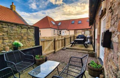 Bamburgh - Sleeps 8 - Dogs Stay Free - Enclosed Garden - Off Road Parking - Foto 5