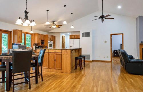 Serene Rustic Retreat with Lake - Photo 13