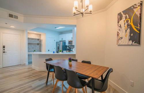 Relaxed 2BD King Bed Pool, Hot Tub, Gym, Parking - Foto 24