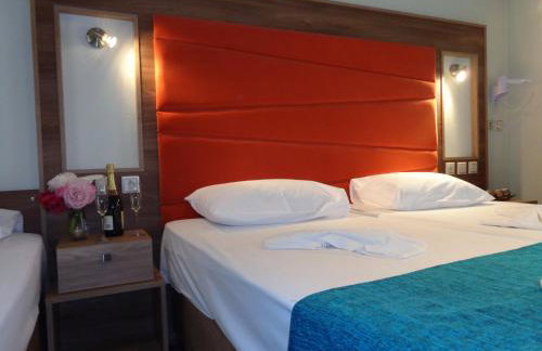 Niki Studios Sea - Front - Photo 9