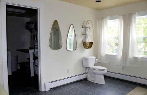 Charming Dog-Friendly Beach House with Fire Pit & Jetted Tub Near Carters Beach in Hancock, Maine - Foto 29