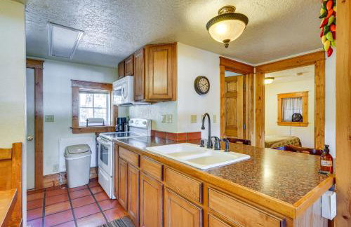 Secluded Stonewall Cabin with Mountain View! - Foto 11