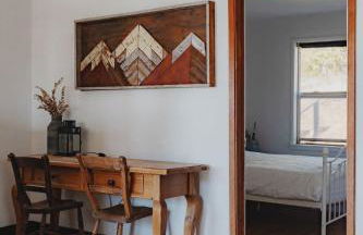 Secluded rustic 2-bedroom cabin on nature retreat - Photo 13