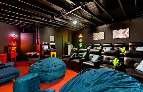 Our Favorite 5BR Home! wTheatrePoolGamesHot Tub - Foto 1