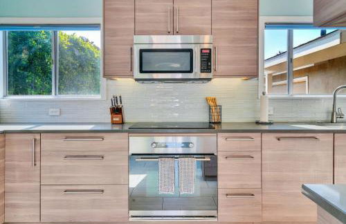 Modern Pool house with hot tub and relaxing backyard - Foto 24