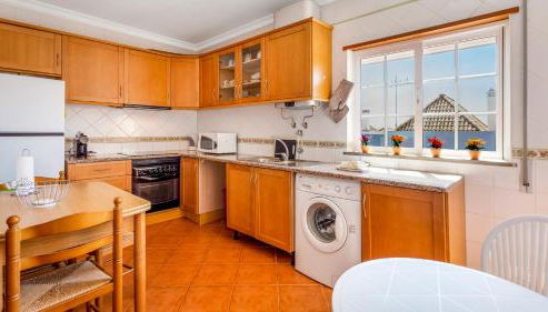 Luminous 3BDR Apartment W/Balcony by LovelyStay - Foto 2