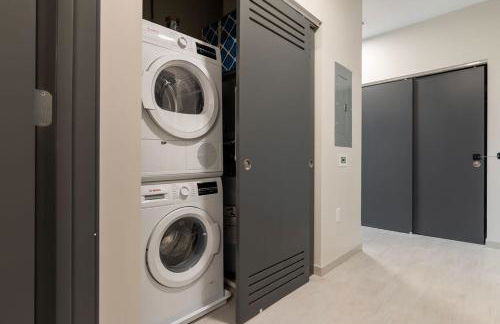 Luxury Downtown King Bed, Rooftop Pool - Photo 42