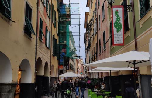 Vista sul carruggio, centro storico di Chiavari - Photo 19