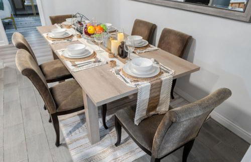 Entire Private Home with 4 Bedrooms 3 Bathrooms, King Bed, Big Yard, Prime Area, Ranch Style, Available Now - Photo 11