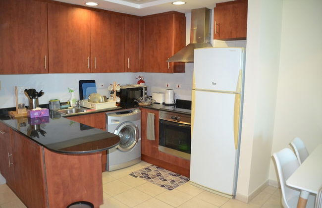 Delightful Lake View 1 Bedroom in JLT - Photo 8