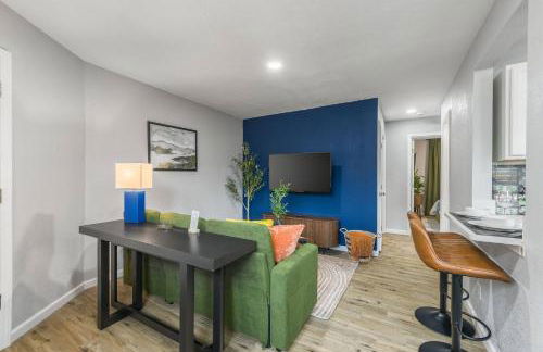 Mid century APT, KING bed + desk - Foto 22