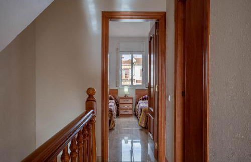 AT130 Casa con piscina privada, aire acondicionado y garaje - Foto 15