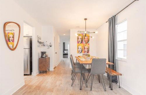 Modern Chic Getaway - Sleeps 11 - Palmwavestays - Foto 20