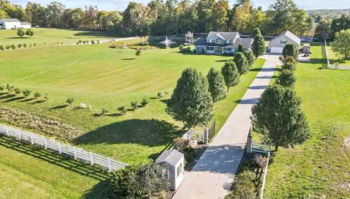 Family Home on 9 Acres! Climbing Wall and Gym - Foto 1