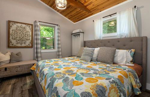 French Country Cottage Dock & Screened Porch - Photo 33