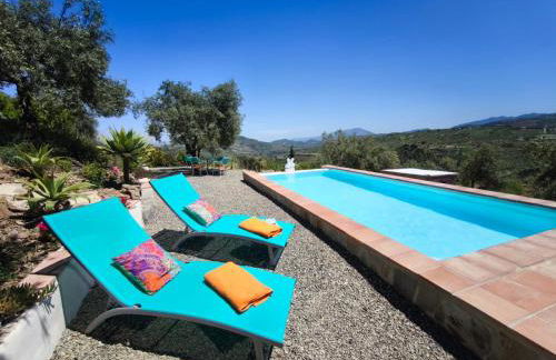 Künstlerhaus Finca Madreselva mit atemberaubenden Weitblick mit Infinitypool, kleinen Teichen und vielen Sitzplätzen in Tolox Malaga im Nationalpark Sierra de las Nieves, ideal für Entspannung, aber auch zum Wandern - Foto 27