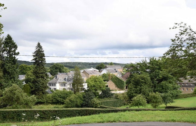 Superb Villa With a Large Garden - Photo 32