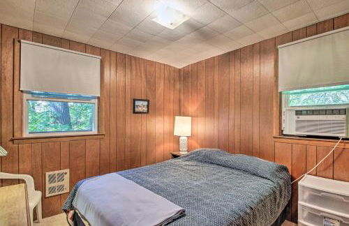 The Den Raymond Home with 200 Feet of Sandy Beach! - Foto 14