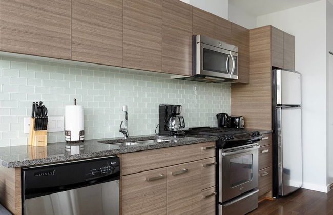 Surrey Center Cozy Condo - Photo 7