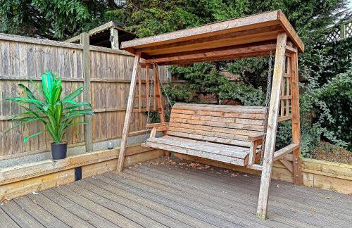 Contractors Heaven-POOL TABLE-THREE BEDROOM HOUSE WITH SEPARATE ONE BEDROOM SELF CONTAINED-Close to AIRPORT - Foto 13