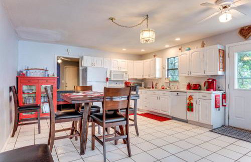 Waterfront Lake Buchanan Cottage with Kayaks! - Foto 9